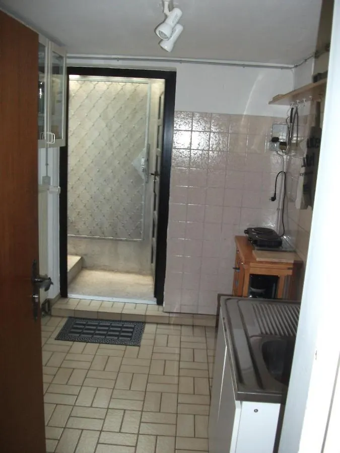 Apartment Helle Grosse Souterrainwohnung Mit Eigenem Eingang Unterhaching Germany